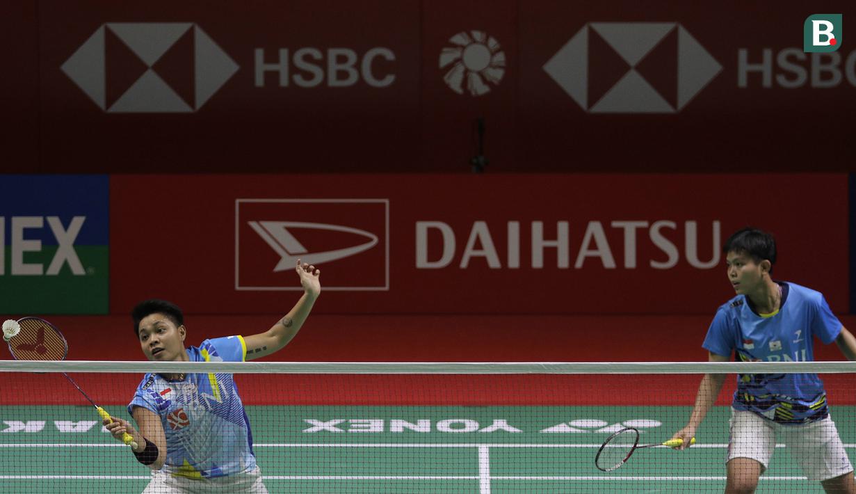 Di nomor ganda putri, Indonesia meloloskan 4 wakilnya ke babak 16 besar setelah mengalahkan lawan-lawannya di babak pertama. Mereka adalah Apriyani Rahayu/Siti Fadia Silva Ramadhanti, Melani Mamahit/Tryola Nadia, Febby Valencia Gani/Ribka Sugiarto dan Meilysa Puspita Sari/Rachel Allessya Rose. Sementara dari babak kualifikasi, Indonesia meloloskan 3 pasangan muda ke babak utama, yaitu Titis Maulida Rahma/Bernadine Anindiya Wardana, Arlya Nabila Munggaran/Agnia Sri Rahayu dan Isyana Syahira Meida/Rinjani Kwinara Nastine. (Bola.com/Ikhwan Yanuar)