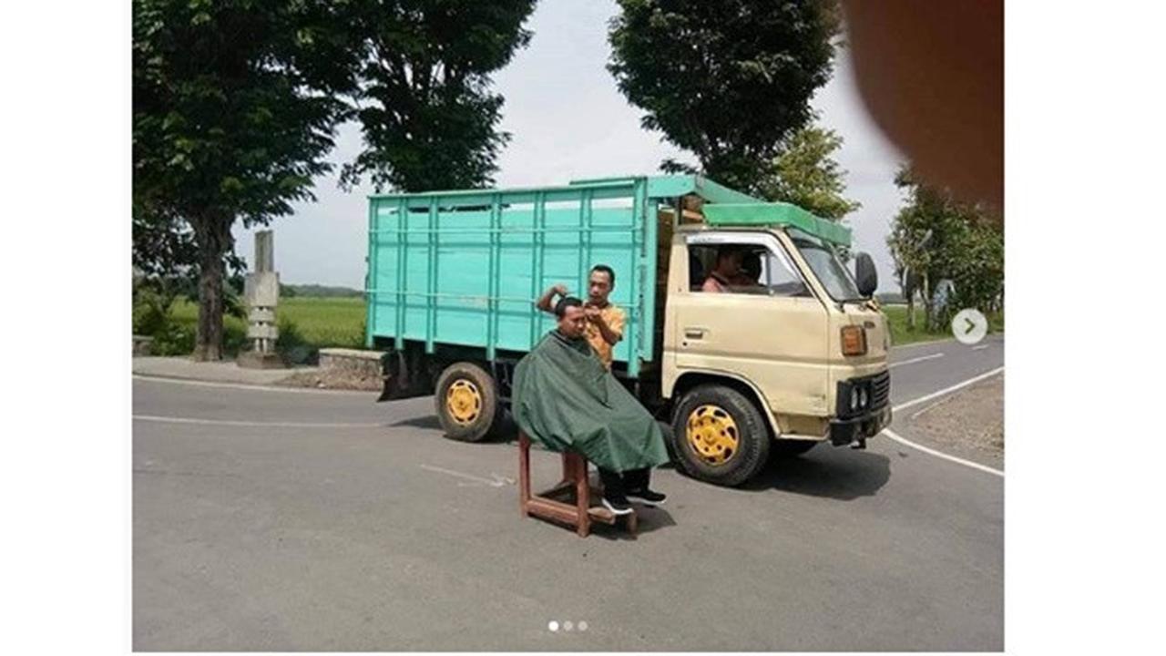 Kelakuan Nyeleneh di Jalan Raya