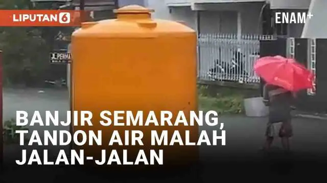 Banjir melanda Semarang, Jawa Tengah sejak Sabtu (31/12/2022). Sejumlah pemukiman terendam, hingga terekam momen yang mengundang tawa dan kelakar. Sebuah toren air terseret arus banjir seakan jalan-jalan di tengah pemukiman.