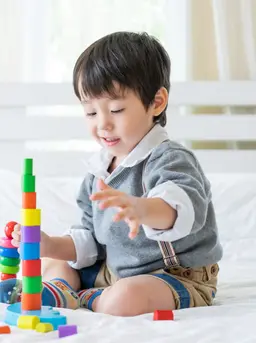 Tips sederhana untuk membantu orang tua menjaga mood anak tetap stabil dan ceria selama liburan panjang. (Foto: jcomp/Freepik)