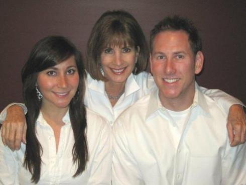 Danielle, Brad dan ibunya (c) TheJC.com