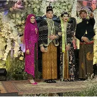 Keluarga Al Ghazali-Alyssa Daguise di ngunduh mantu. (sumber: Instagram/ahmaddhaniofficial)