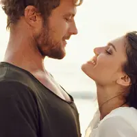 Seseorang yang mencintaimu dengan tulus tidak hanya akan ada di saat kamu sedang senang, tapi juga saat kamu susah.
