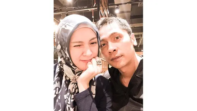 Menjelang 5 Tahun Pernikahan, Ini 6 Potret Mesra Donita dan Adi Nugroho