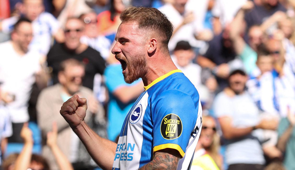 Selebrasi gelandang Brighton and Hove Albion, Alexis Mac Allister setelah mencetak gol ke gawang Leicester City yang akhirnya dianulir VAR pada laga Liga Inggris 2022/2023 di Amex Community Stadium, Brighton (4/9/2022). Setelah bersinar bersama Timnas Argentina dengan menjuarai Piala Dunia 2022 Qatar, Alexis Mac Allister juga tampil meyakinkan bersama Brighton and Hove Albion pada musim 2022/2023 dengan mencetak total 10 gol dan 2 assist. Atas hasil tersebut, Liverpool baru saja sepakat mendatangkannya ke Anfield dengan nilai transfer mencapai 60 juta poundsterling atau setara Rp1,1 triliun dengan durasi kontrak selama 5 tahun. (AFP/Adrian Dennis)