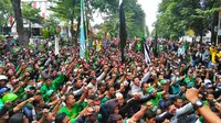 Para pendukung Persebaya Surabaya atau akrab disebut Bonek (Dimas Angga/Liputan6.com)