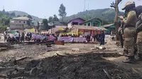 Menolak Digusur, Warga Naringgul Puncak Bogor Bakar Ban Bekas