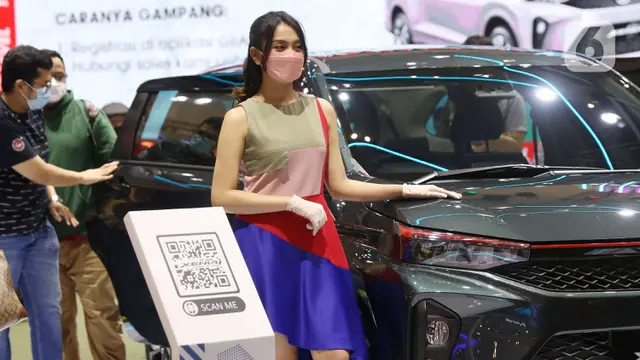 Gaya Para SPG yang Curi Perhatian Pengunjung GIIAS 2021