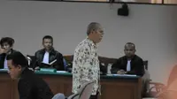 Selain Yusril Ihza Mahendra, kuasa Anas Urbaningrum juga menghadirkan Ahli Hukum Pidana Prof Erman Rajagukguk, Jakarta, Rabu (3/9/14). (Liputan6.com/Herman Zakharia) 