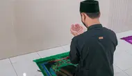 Ilustrasi Islami, muslim, berdoa. (Photo by Masjid Pogung Dalangan on Unsplash)