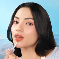 Dapatkan bibir merah merona tahan sepanjang hari dengan menggunakan lipstik Sariayu. (Foto dok: Sariayu).