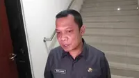 Sekretaris DPRD Riau atau mantan Penjabat Wali Kota Pekanbaru Muflihun usai diperiksa Polda Riau terkait SPPD fiktif beberapa waktu lalu. (Liputan6.com/M Syukur)