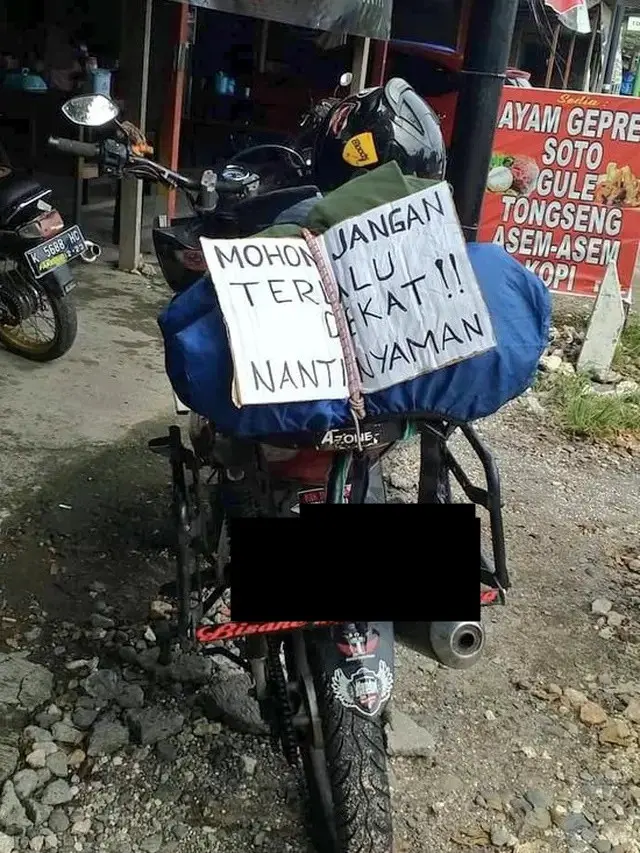 9 Tulisan Kocak di Belakang Motor saat Bawa Barang Ini Bikin Geleng Kepala