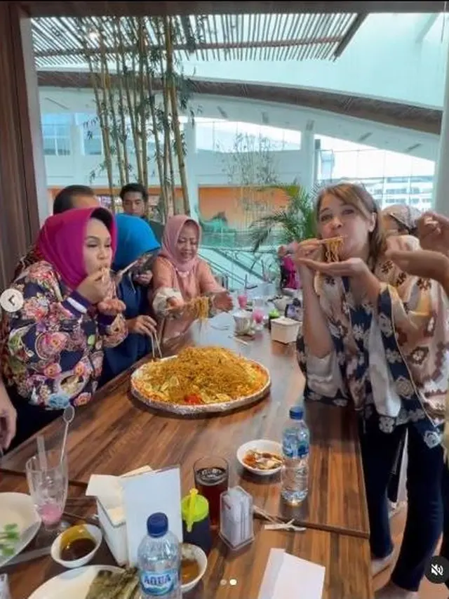 6 Momen Hetty Koes Endang Rayakan Ulang Tahun ke-65, Kumpul Bareng Keluarga