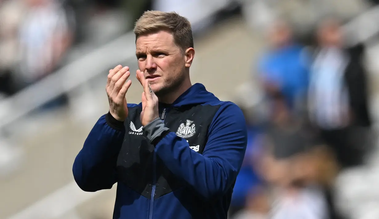 <p>Newcastle United menunjuk Eddie Howe sebagai pelatih kepala menggantikan Steve Bruce pada tahun 2021. Sejak kehadirannya, The Magpies dinilai cerdik dan efektif untuk melakukan transfer pemain. Hingga pekan kesembilan, Howe berhasil membawa Newcastle menempati posisi keenam dengan raihan 14 poin. (AFP/Paul Ellis)</p>