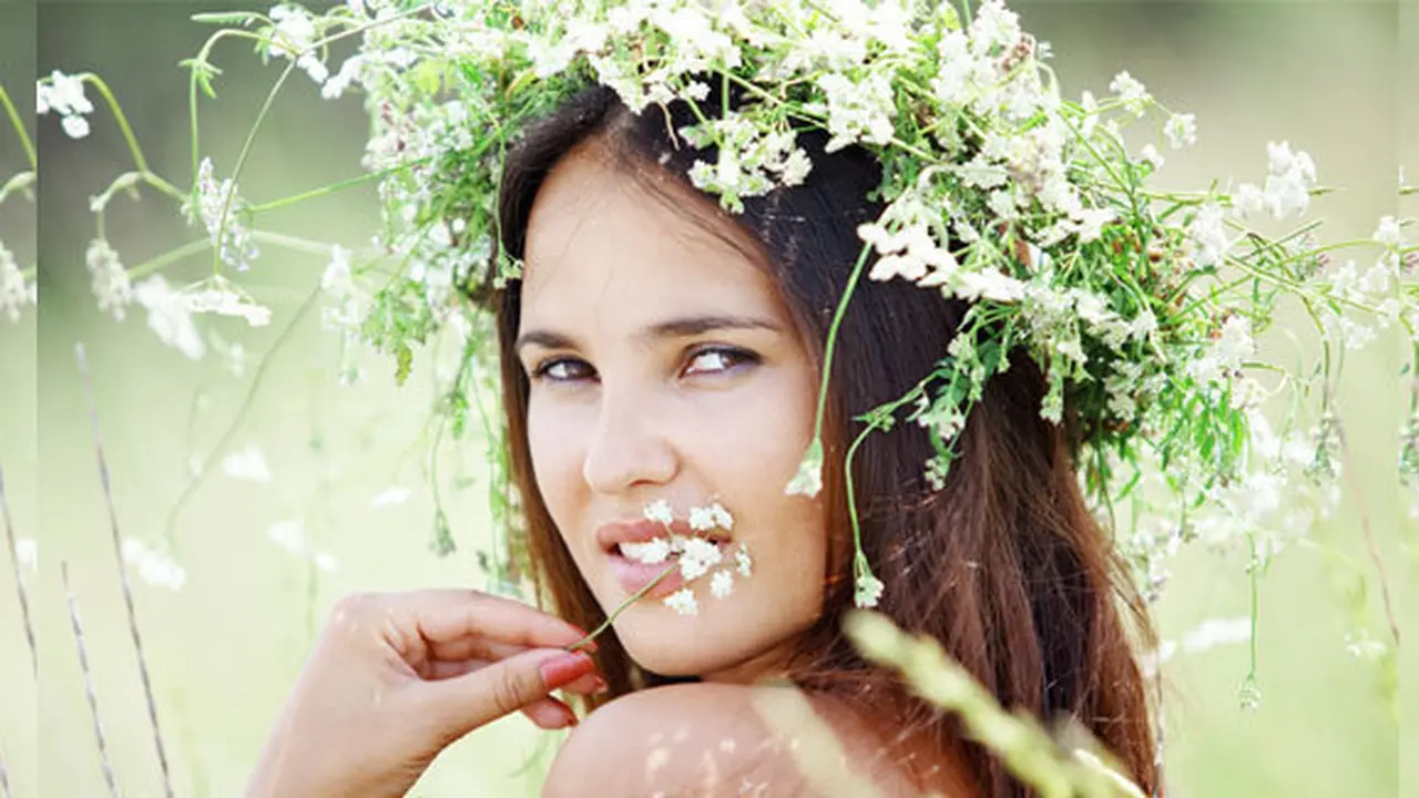 (C) shutterstock