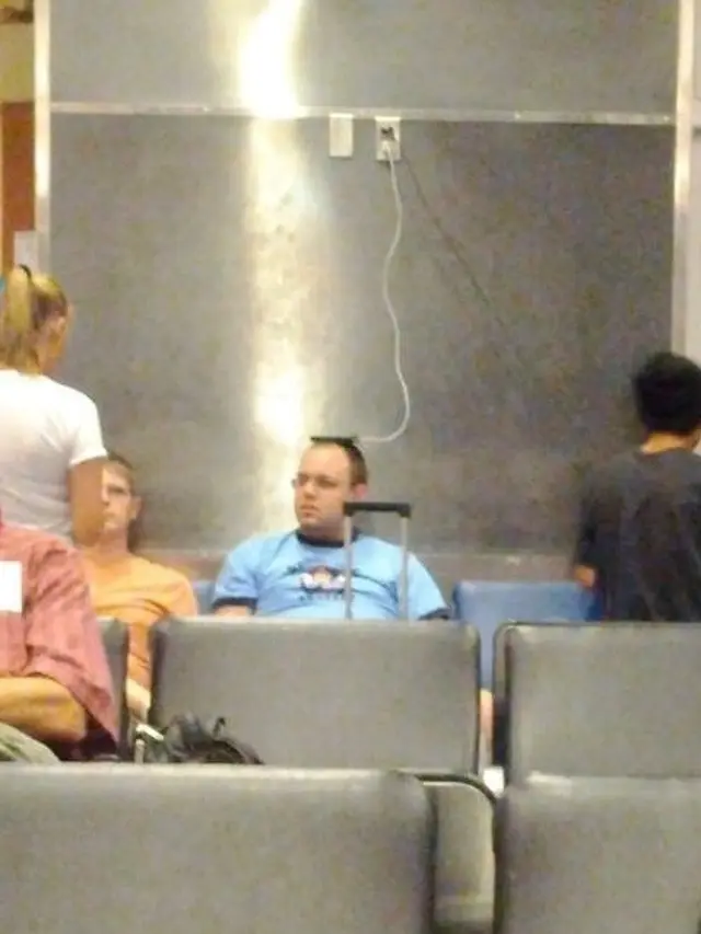 foto konyol orang di bandara (foto: brightside)