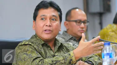 Ketua Umum Apindo, Hariyadi Sukamdani (kiri) memberikan tanggapan terkait rencana Aksi 2 Desember di Jakarta, Selasa (29/11). Hariyadi berharap Aksi 212 berjalan tertib dan tidak mengganggu kegiatan usaha. (Liputan6.com/Angga Yuniar)