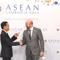 Presiden Jokowi saat melakukan pertemuan dengan Presiden Dewan Eropa Charles Michel di Hotel Sokha Phnom Penh Kamboja, Sabtu (12/11/2022). (Dok. Biro Pers Sekretariat Presiden)