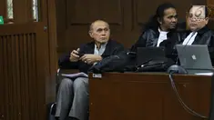 Mantan Kepala Staf Komando Strategis Angkatan Darat (Kostrad) Kivlan Zen menjalani sidang perdana kasus kepemilikan senjata api ilegal di Pengadilan Negeri Jakarta Pusat,  Selasa (10/9/2019). Sidang ini beragenda pembacaan dakwaan oleh Jaksa Penuntut Umum (JPU). (Liputan6.com/Angga Yuniar)