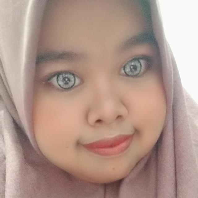 Tampil Beda, Ini 6 Potret Kekeyi Pakai Softlens Abu-abu yang Curi Perhatian