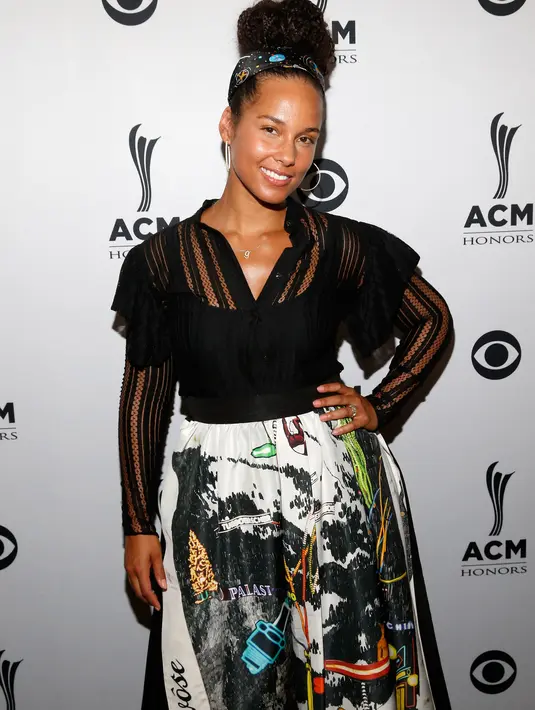 Dotti juga menambahkan jika makeup adalah hanya sekedar tambahan untuk mempercantik diri, yang terpenting adalah kecantikan yang berasal dari dalam diri, menurutnya itu akan berpengaruh dengan penampilan luarnya. (AFP/Bintang.com)