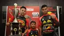 Pegokart Indonesia, Senna Noor kembali berlaga di Rotax Max Challenge Grand Finals 2014 di Valencia, Spanyol. Tampak Senna (kiri) bersama Segio Noor dan Shaquille Rekardianto (kanan) saat jumpa pers di Jakarta (20/11). (Liputan6.com/Helmi Fithriansyah)