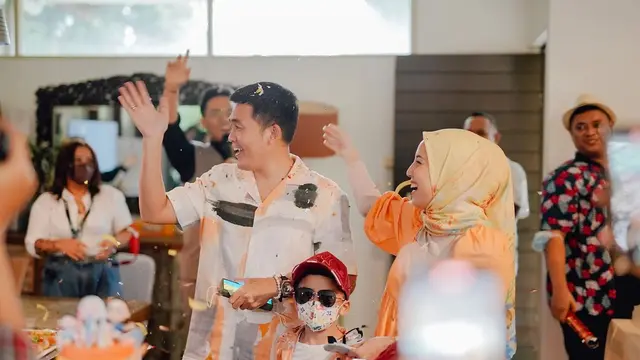 Beri Kejutan, Ini 7 Momen Seru Ulang Tahun Irfan Ratinggang Suami Tya Ariestya