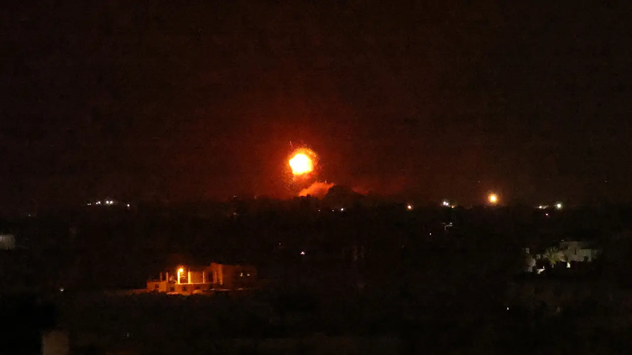 FOTO: Israel Lancarkan Serangan Udara Terhadap Gaza