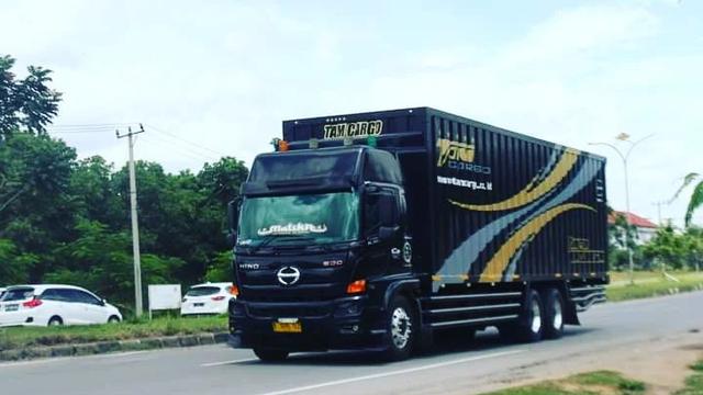 10 Potret Modifikasi Truk Hino yang Sukses Bikin Pangling di Jalan, Semuanya Gagah Banget!