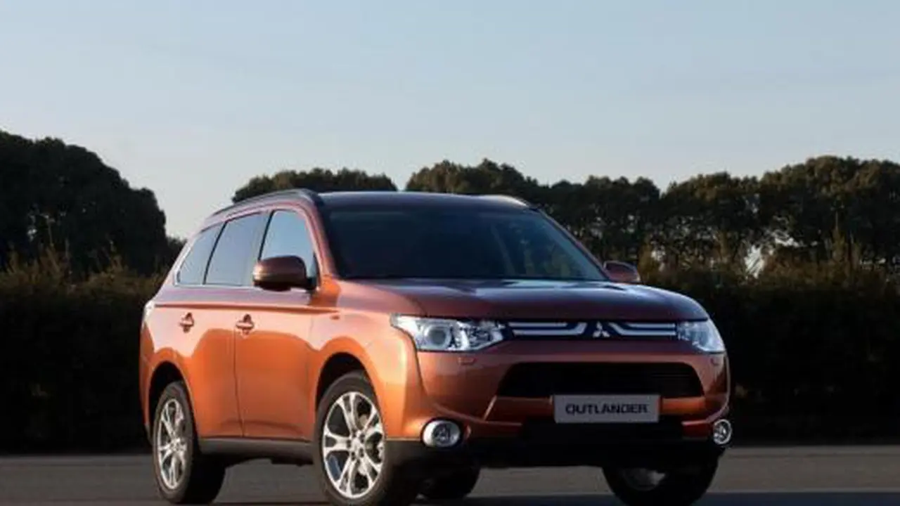 Sistem Kemudi Bermasalah, Mitsubishi Tarik Outlander dari Peredar