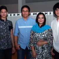 Acara bukber keluarga Addie MS bersama  Vieratale dan anak yatim. (Deki Prayoga/Bintang.com)