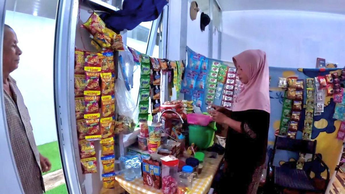 Semangat Baru Tumbuh dari Balik Pintu Huntara
