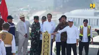 Presiden Joko Widodo (Jokowi) melakukan peresmian Taman Kusuma Bangsa, atau yang sebelumnya disebut Memorial Park di Ibu Kota Nusantara (IKN), Kalimantan Timur, Senin (12/8/2024). (dok: PUPR)