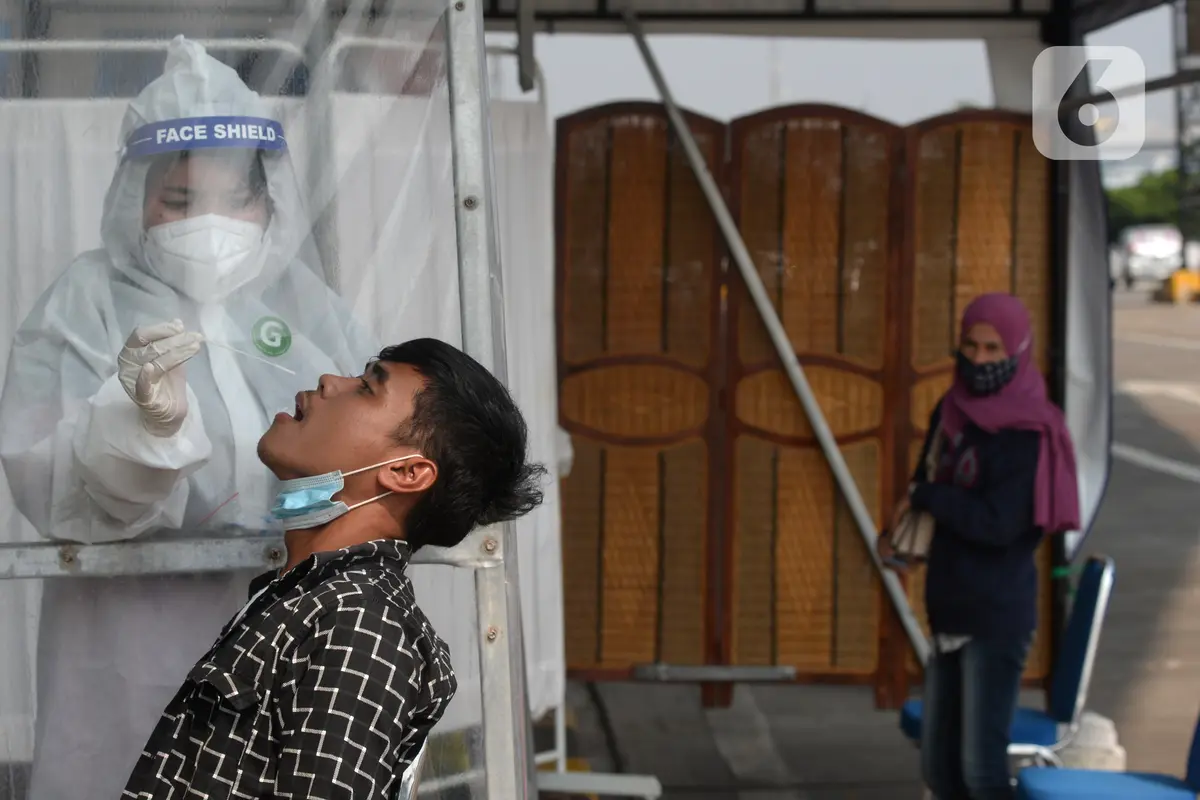 FOTO: Di Terminal Pulogebang, Tiga Orang Terkonfirmasi Positif COVID-19