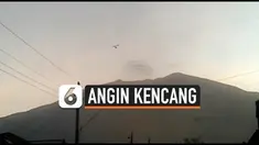 Angin Kencang merusak sejumlah rumah yang ada di Magelang, Jawa Tengah. BPBD dan Pemerintah Kabupaten mengevakuasi warga agar tidak terluka.