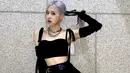 Tampil dengan busana serba hitam saat perform, penampilan Rose ini pun menjadi sorotan. Tak sedikit pula netizen yang memuji penampilan Rose saat menggunakan outfit serba hitam. (Liputan6.com/IG/@roses_are_rosie)