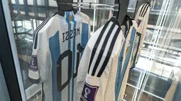 Adapun, proses lelang jersey Messi itu akan dimulai pada 30 November sampai dengan 14 Desember 2023. (AP Photo/Peter K. Afriyie)