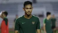 Pemain Timnas Indonesia U-22, Andy Setyo, saat latihan di Stadion Rizal Memorial, Manila, Jumat (22/11). Latihan ini persiapan jelang laga SEA Games 2019. (Bola.com/M Iqbal Ichsan)