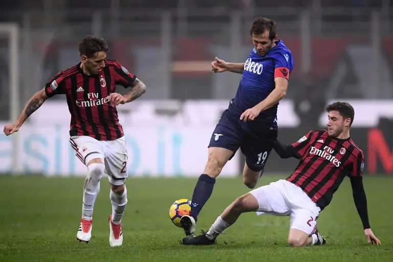 AC Milan saat melawan Lazio (AFP/Marco Bertorello)