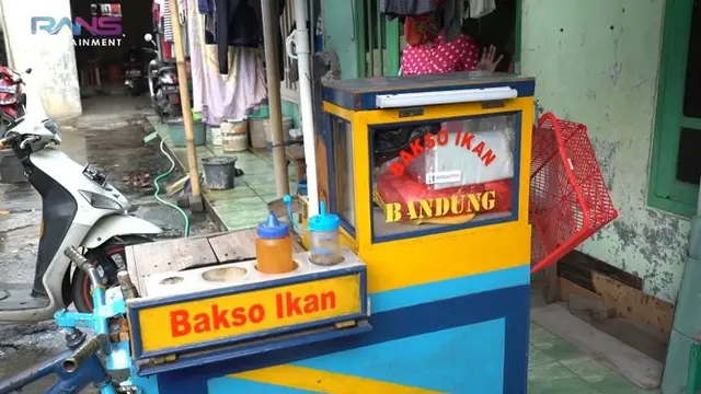 7 Potret Rumah Tukang Bakso Mirip Raffi Ahmad, Sederhana di Gang Sempit