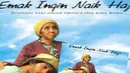 Film Emak Ingin Naik Haji berkisah tentang Emak yang sudah tua dan baik hati yang ingin sekali pergi ibadah haji. Keadaannya yang miskin dan susah pun tidak menyurutkan semangatnya untuk terus bekerja mengumpulkan uang. (Istimewa)