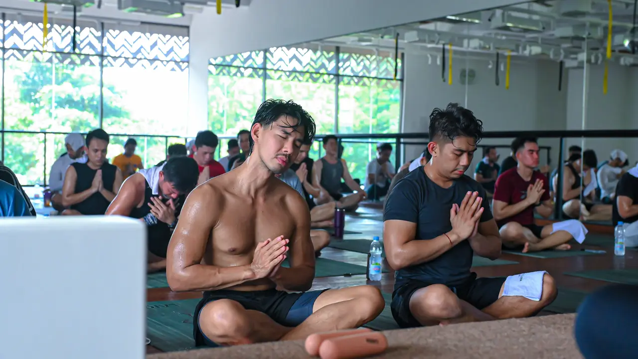 Barners Bro Community Resmi Meluncur, Ajak Kaum Pria Pilates di Ruang Bersuhu 38 Derajat Celcius