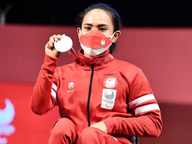 Atlet angkat berat putri Indonesia, Ni Nengah Widiasih berhasil meraih medali pertama bagi Kontingen Indonesia dalam ajang Paralimpiade Tokyo 2020 di Tokyo International Forum, Kamis (26/8/2021). Atlet asal Bali ini sukses meraih medali perak di kelas 41 kg putri. (Foto: Dok. NPC Indonesia)