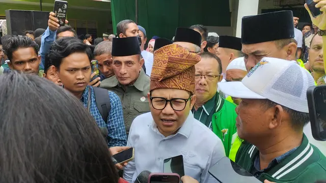 Calon wakil presiden (cawapres) nomor urut satu Muhaimin Iskandar alias Cak Imin menyinggung soal nasib-nasib guru-guru di Indonesia yang masih jauh dari kesejahteraan. Terutama kesejahteraan guru-guru agama.