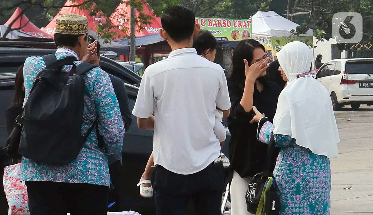 Kloter pertama asal Jakarta Selatan dengan total 363 jemaah sudah tiba di Asrama Haji Pondok Gede pada pagi tadi sekitar pukul 08.00 WIB. (Liputan6.com/Herman Zakharia)