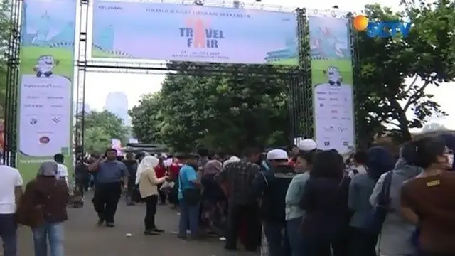 Antrean calon penumpang di KAI Travel Fair 2017 membludak hingga 2 kilometer di Jakarta Convention Center.