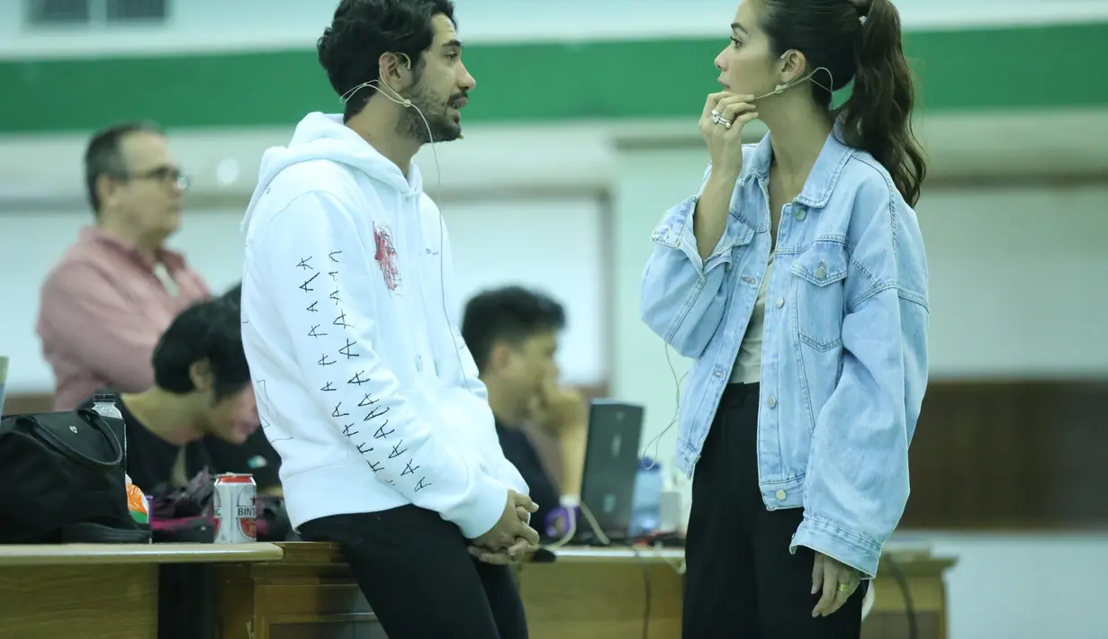 Marsha Timothy dan Reza Rahadian