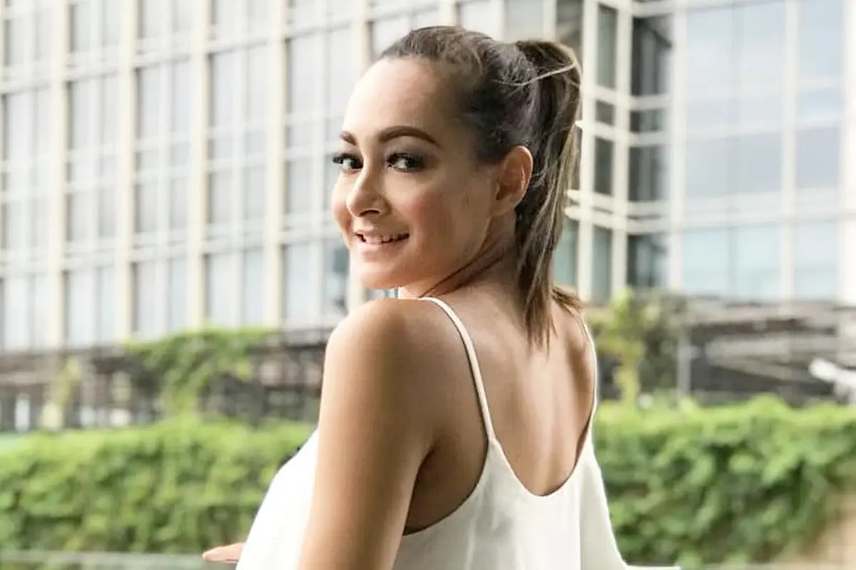 [Bintang] Sudah Punya 2 Anak, Ini 8 Foto Cantik Dewi Rezer
