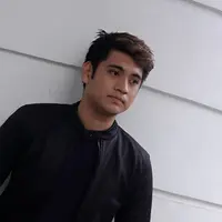 Hampir dua tahun pacaran, Angela Gilsha sudah mengetahui apa saja keburukan dan kelebihan Giorgino Abraham selama pacaran. 